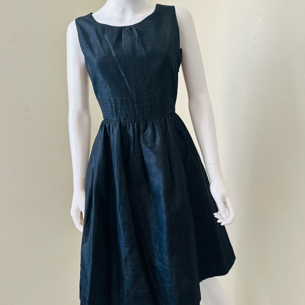 Chic Black Sleeveless Midi Dress